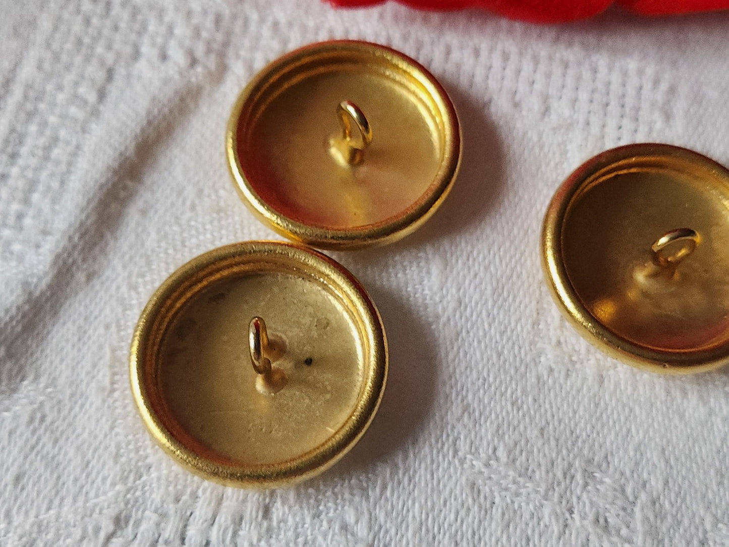 Trio boutons vintage métal doré  à pied 2,4 cm ref 1560