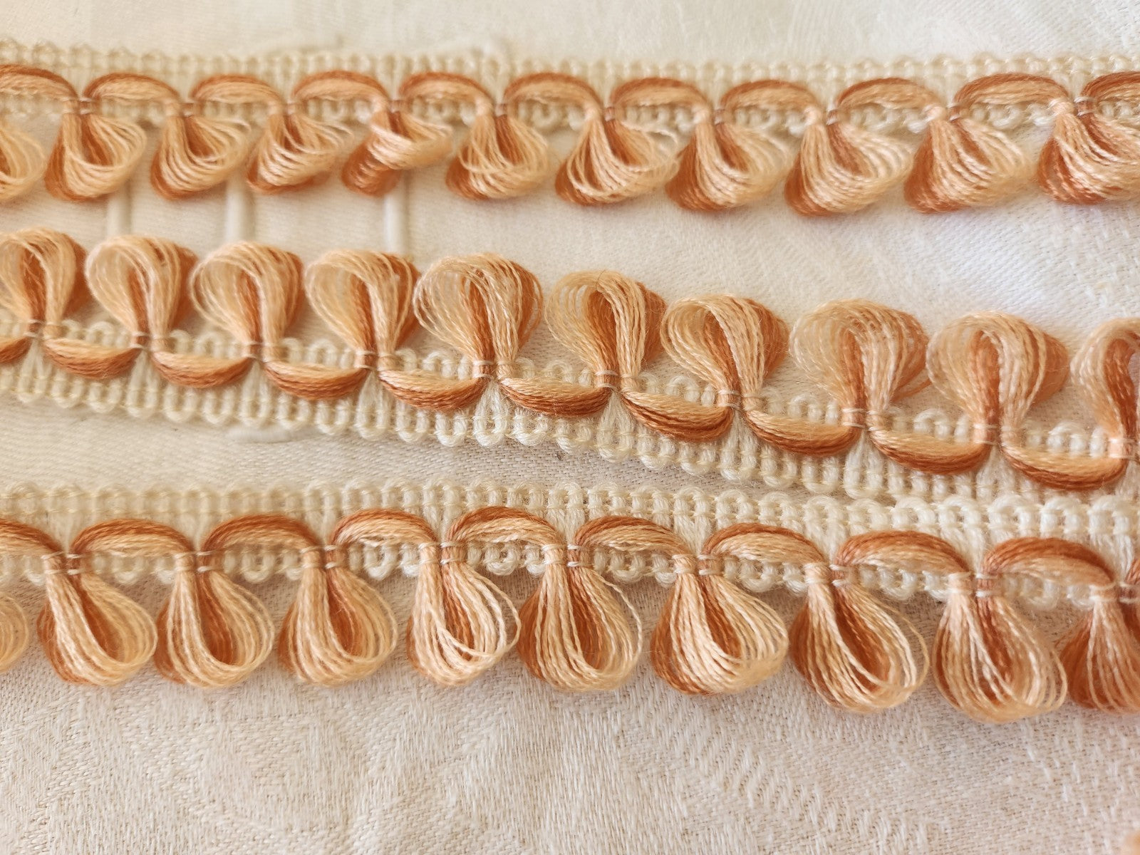 Galon vintage franges bouclettes orange 3 mètres sur 2,4 cm B3