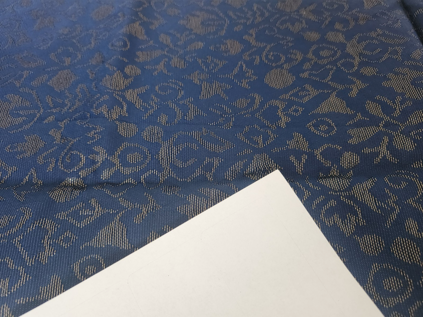Ancien coupon de tissu bleu foncé 91 cm sur une hauteur de 66 cm B4