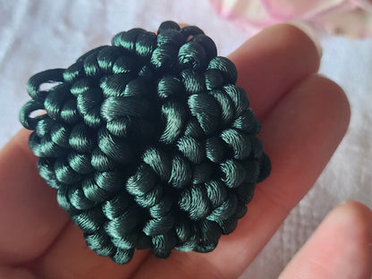 Haute couture gros bouton ancien soie passementerie vert  4,4 cm XXL ref 0766