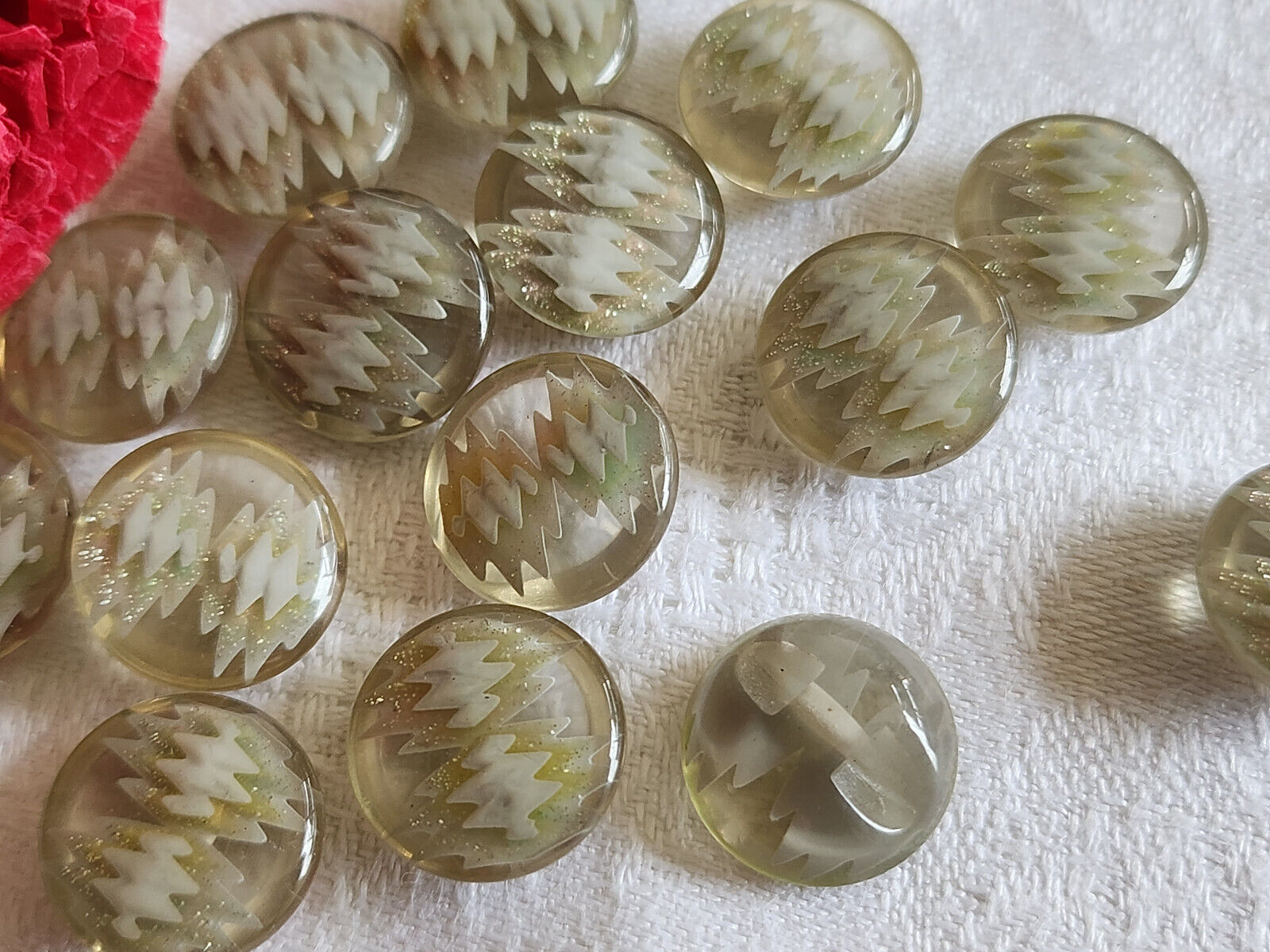 Lot 14 petits boutons vintage inclusion gris clair  bijoux pied 1,4 cm ref 749