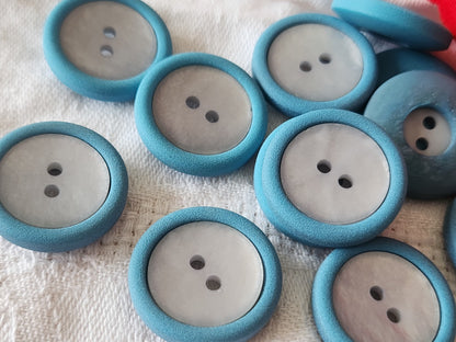 Lot 10  boutons vintage bleu deux tons à trous 2,2  ref 3957