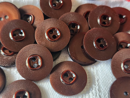 Lot 24 boutons vintage marron  travaillé à trous 1,7 cm ref 2790