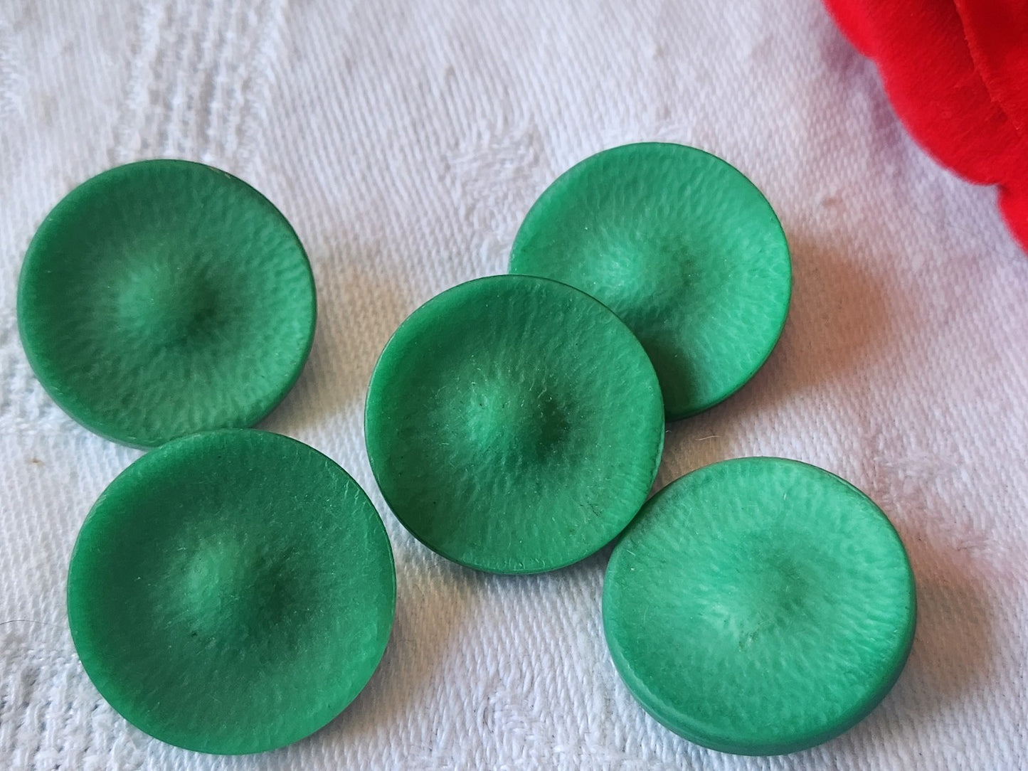 Lot 5 boutons vintage vert mat àpied métal 2,3 cm ref 482