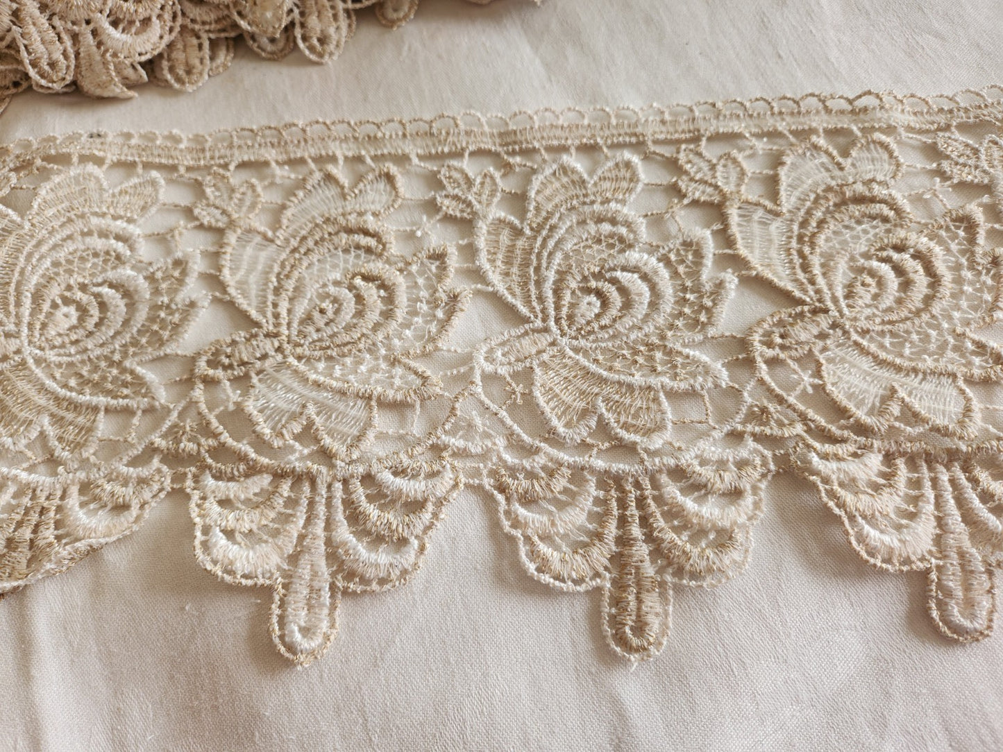 Très large  dentelle vintage  style macramé 3 mètres  18,5 cm A5