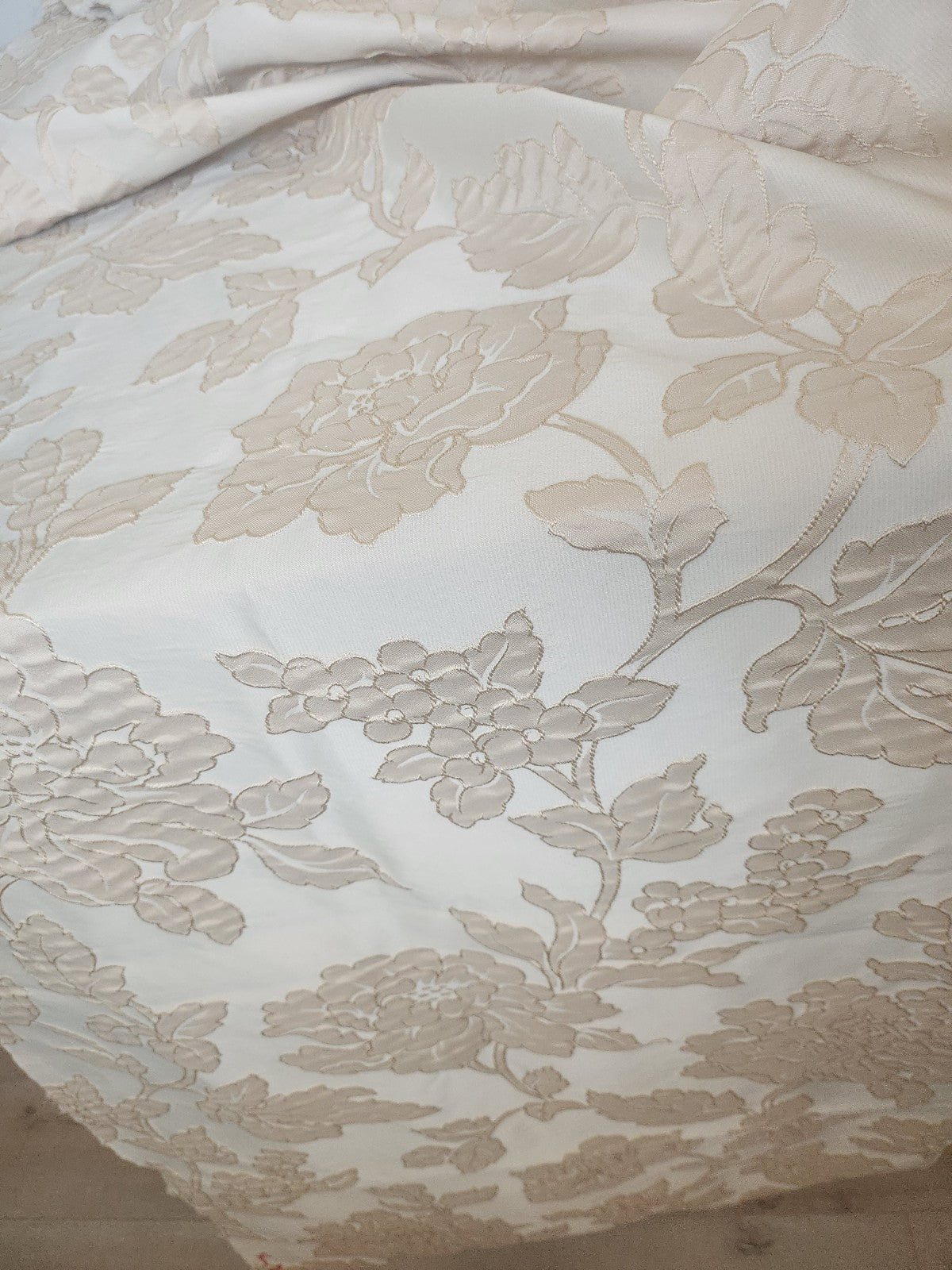 Ancien coupon de tissu damassé beige écru relief 205 cm sur 61 cm B5