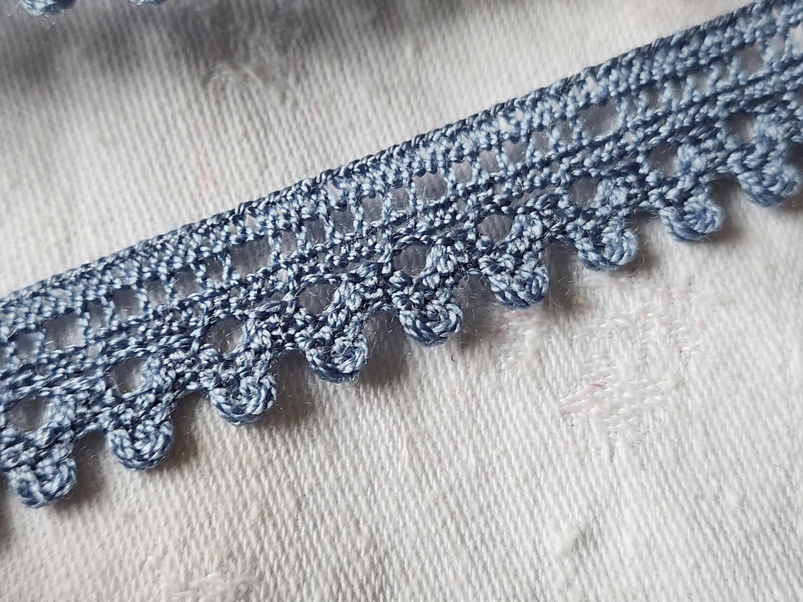 Dentelle vintage bleu gris coton 3 métres sur 1,7 cm A6