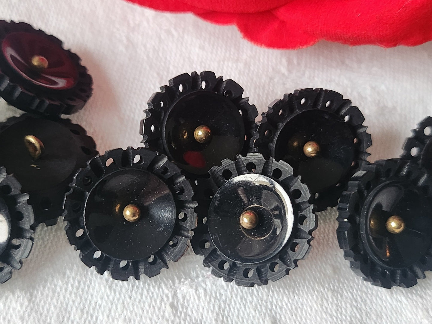 Collection lot 6 boutons anciens sculpté ajouré bord 1,9  cm ref 1207
