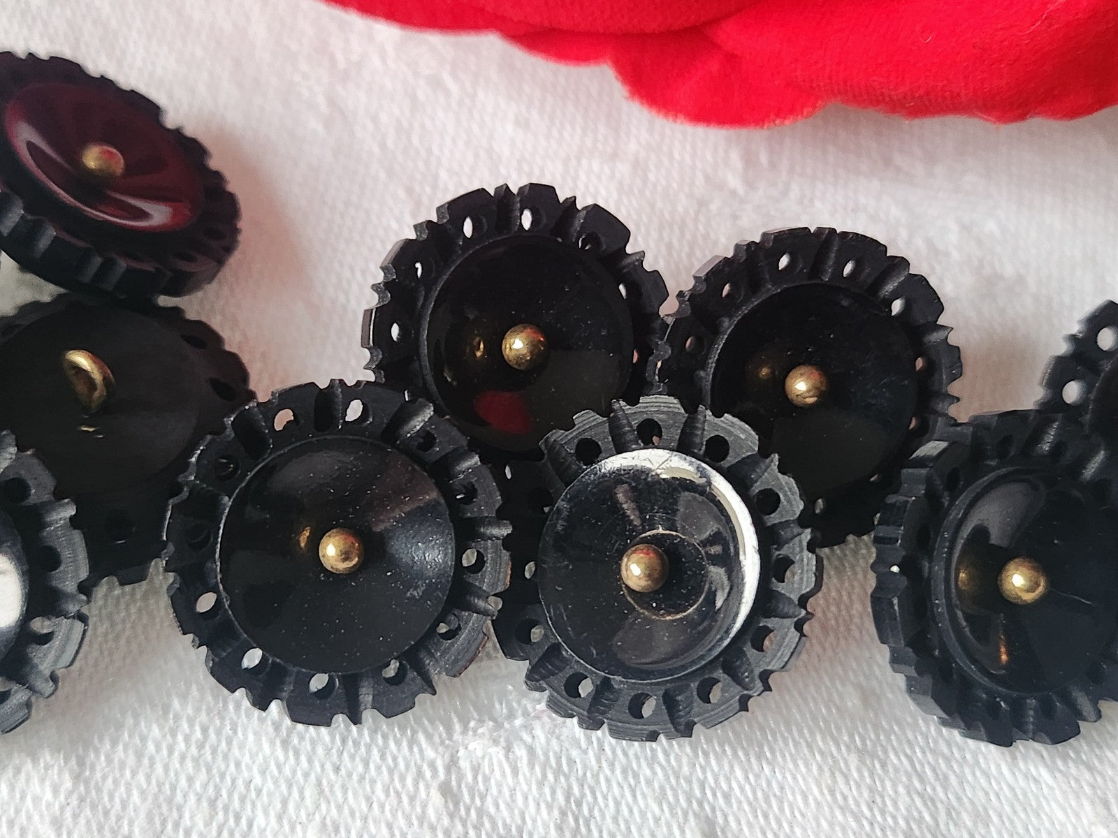 Collection lot 6 boutons anciens sculpté ajouré bord 1,9  cm ref 1207