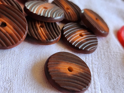 Lot 9 boutons anciens en corozo orange marron sifflet trous 2,5 cm ref 4785