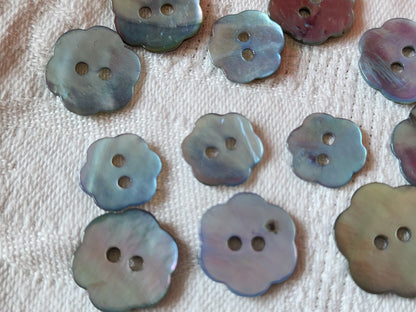 Lot 14 boutons vintage en nacre bleu panaché  fleur 1,2 à 1,7 cm ref 1226