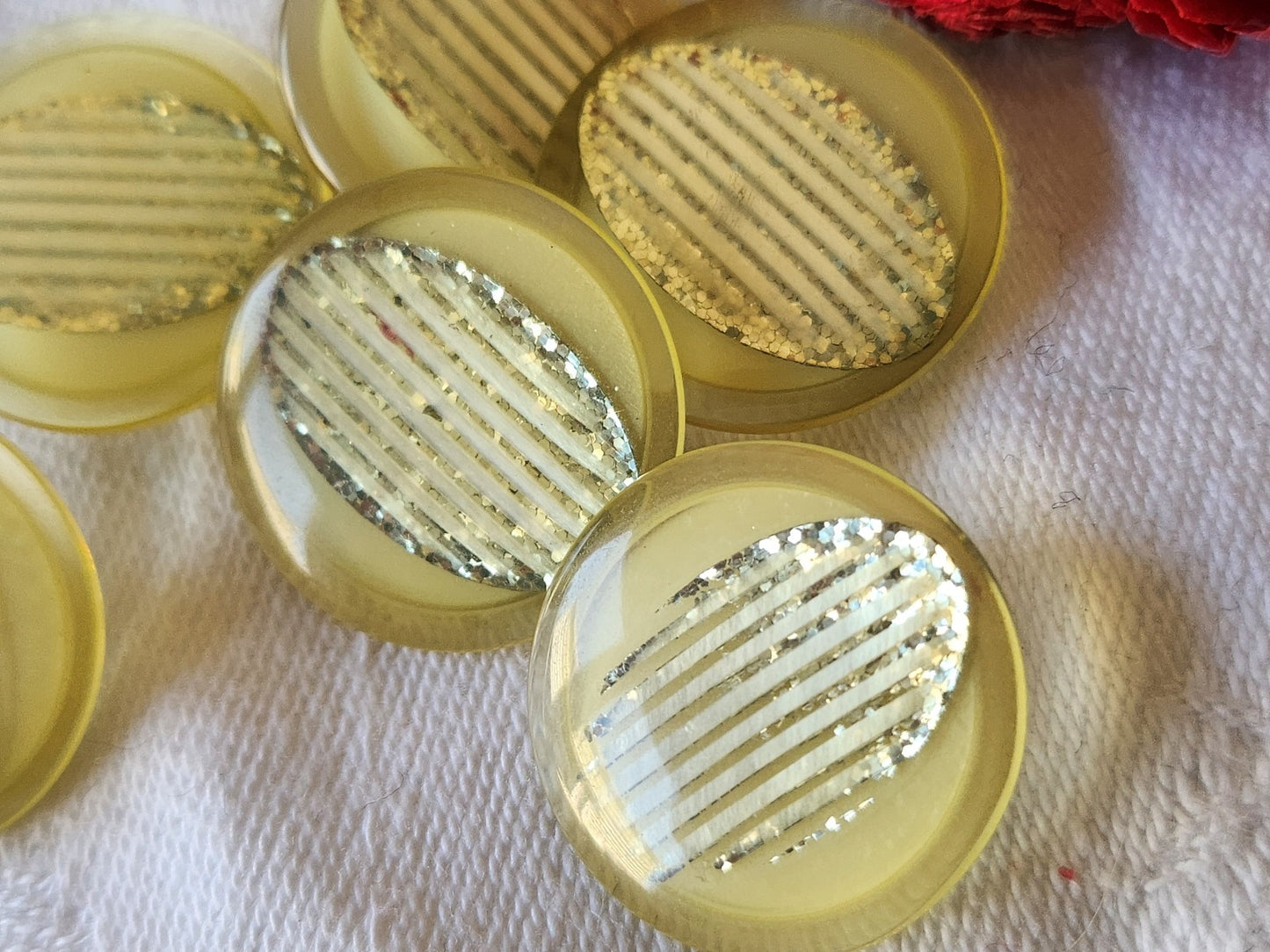 Lot 6 boutons vintage creme paillette à pied 2,2 cm superbe ref 5231