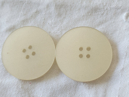 Duo gros boutons vintage crème lumineux trous 3,6 cm ref 6127