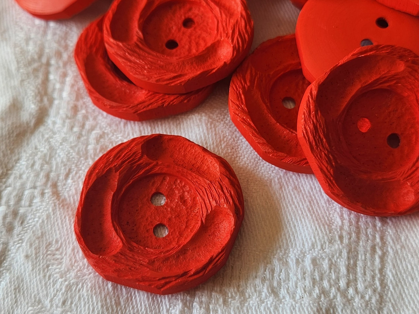 lot 6 gros boutons vintage rouge mat a trou texturé 3,3 cm ref 6014 **