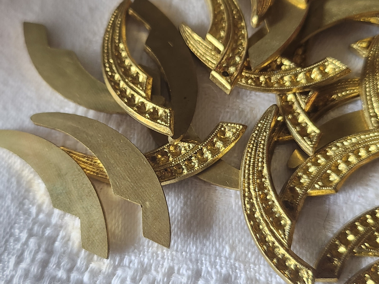 Lot 10 anciens ornement en métal   à strasser création bijoux vers 1950 lot n°1