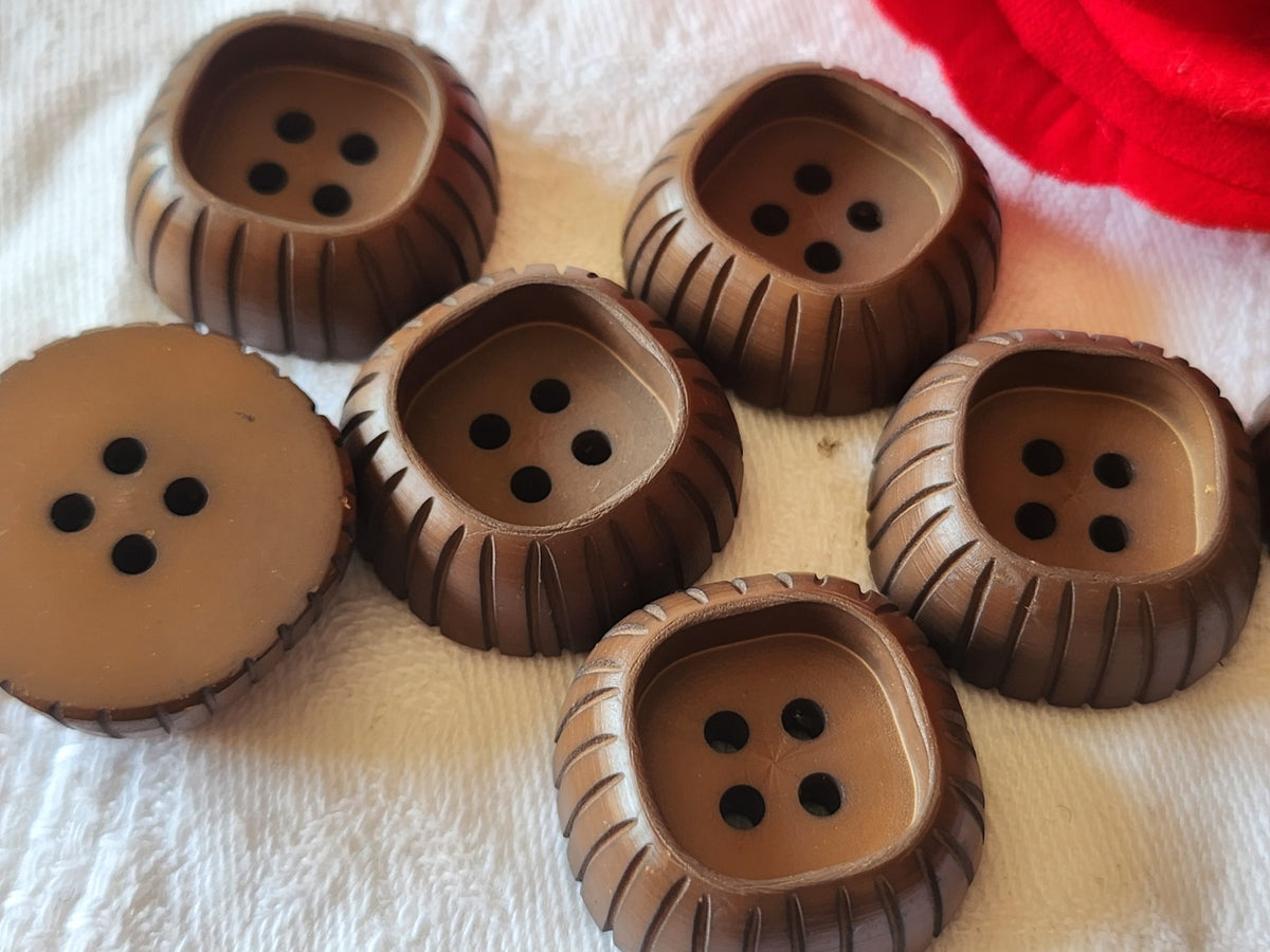 lot 6 gros boutons vintage marron à trous 2,5 cm ref 6052