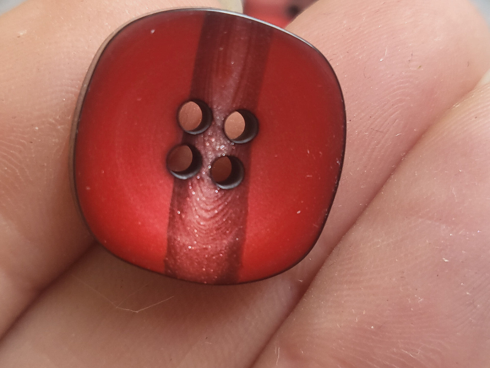Lot 9 boutons vintage rouge noir scintillant à trous 1,9 cm ref 1837