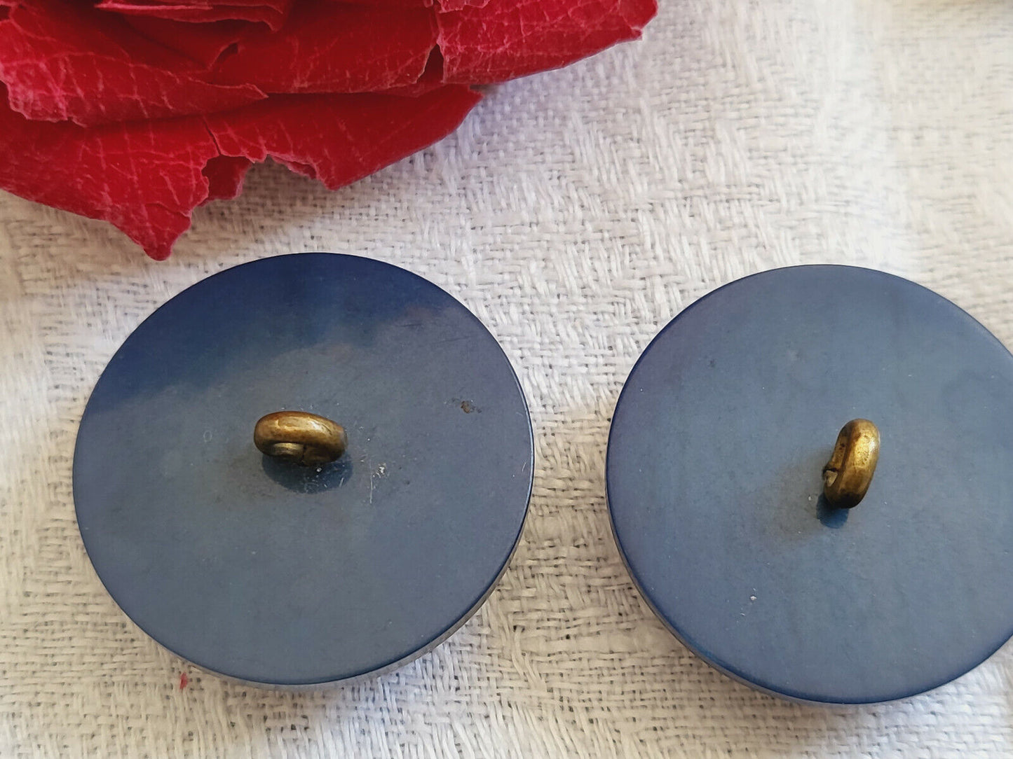 Duo boutons anciens bleu demi sphère volume pied laiton 2,6 cm  ref 2494