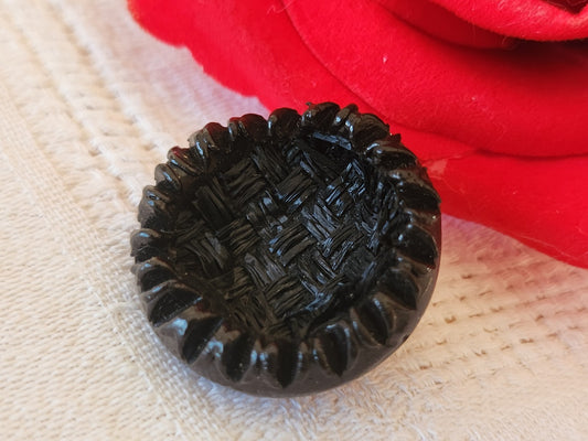 Bouton ancien vintage en resine noir à pied  orné de rafia 2,5 sur 2,6 cm D14O