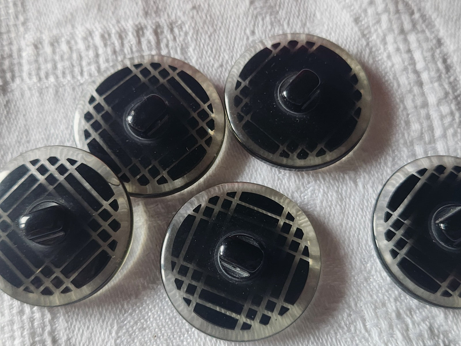 Lot 5 gros boutons vintage quadrillé noir  pied 2,7 cm ref 3306