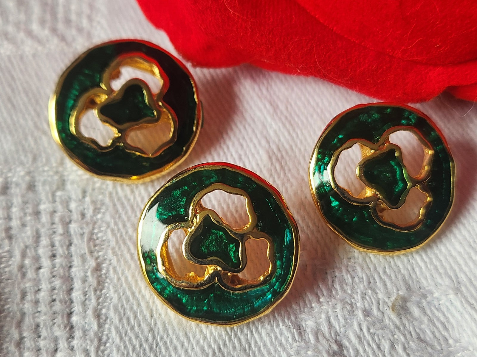 Trio boutons vintage en métal vert doré à pied 1,7 cm G17M