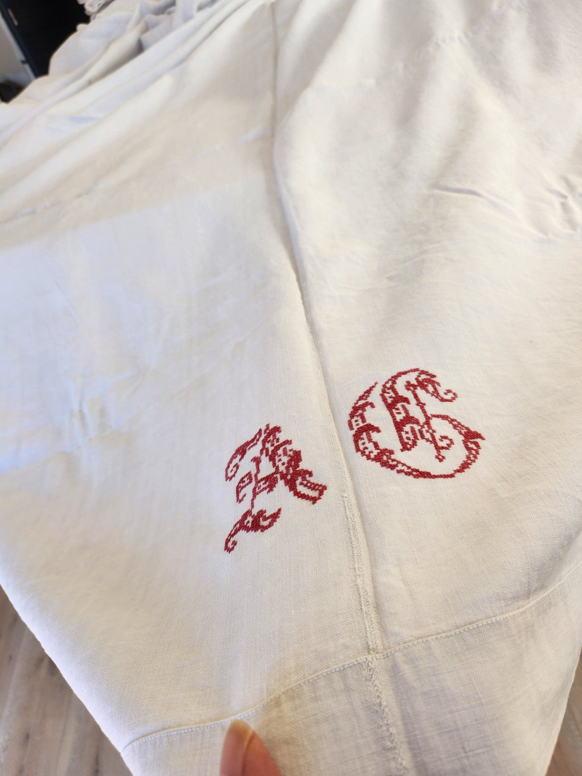 Ancien grand drap toile monogramme point de croix rouge original toile B6