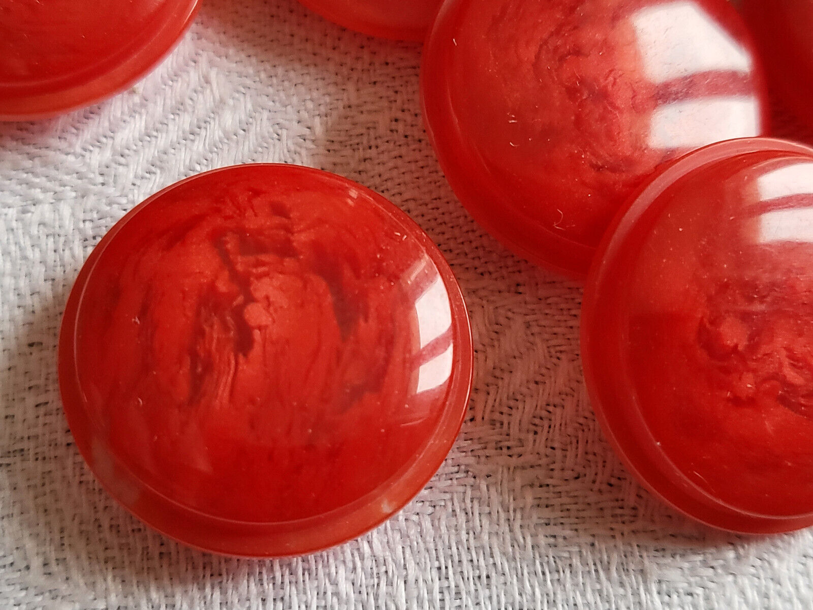 Lot 6 jolis boutons vintage rouge transparent veiné  pied 2,2 cm ref 1150