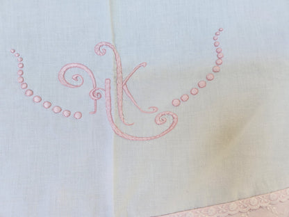 Ancien drap  monogramme HK rose  galon 225 cmsur  285 cm B7
