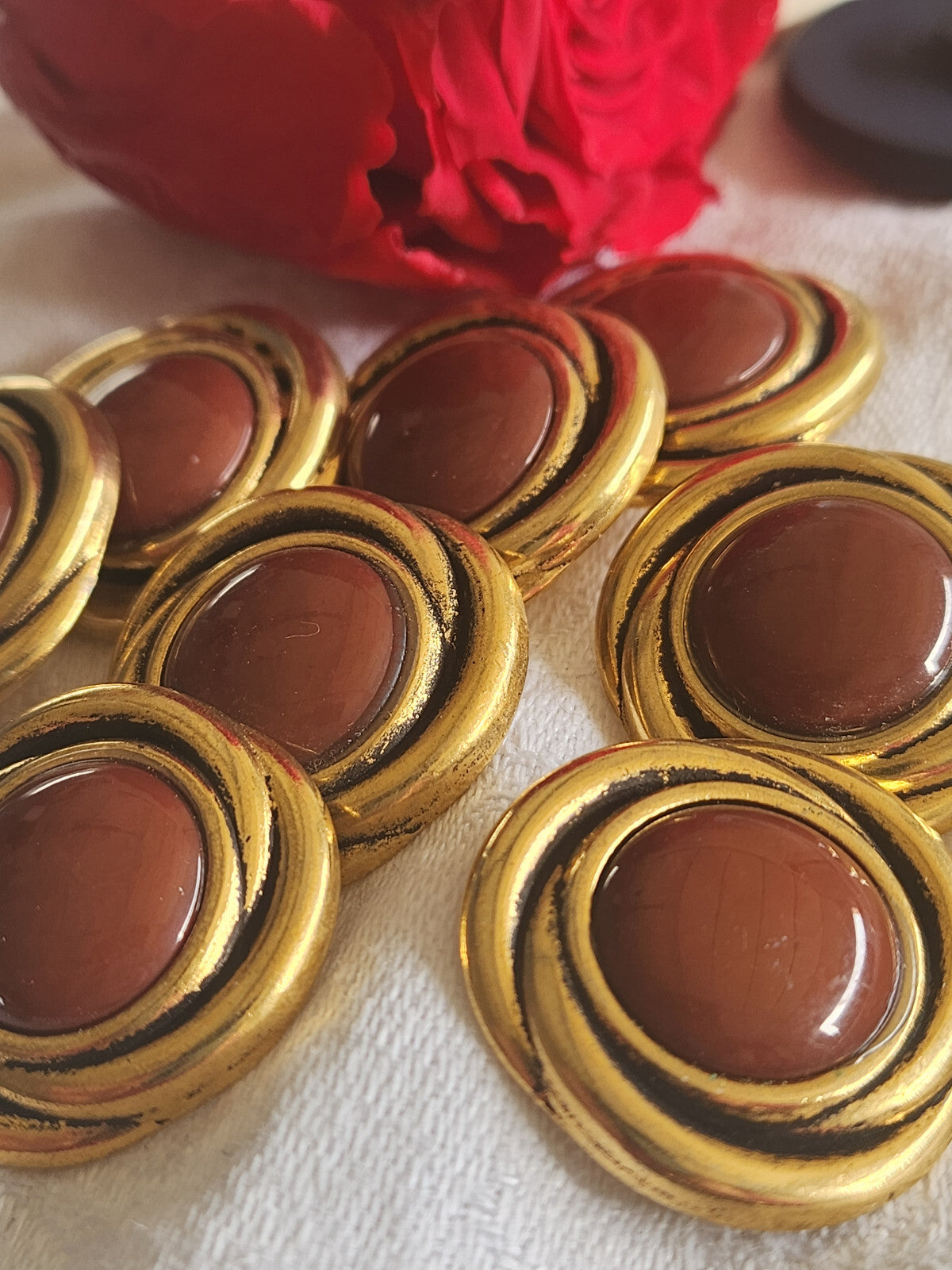 Lot 6 gros boutons anciens en metal coeur 2,7 cm lourd marron  ref 5486