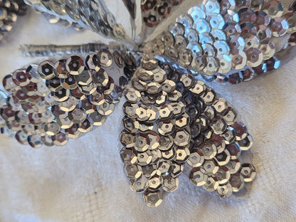 Lot 3 anciens ornement chapeau vintage modiste montée sur broche 12 cm
