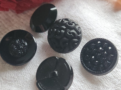 Lot 5 boutons anciens en verre noir panaché  1,7 cm ref 3459