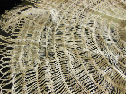 Petite nappe ou surnappe ronde ancienne guéridon franges mains  B6
