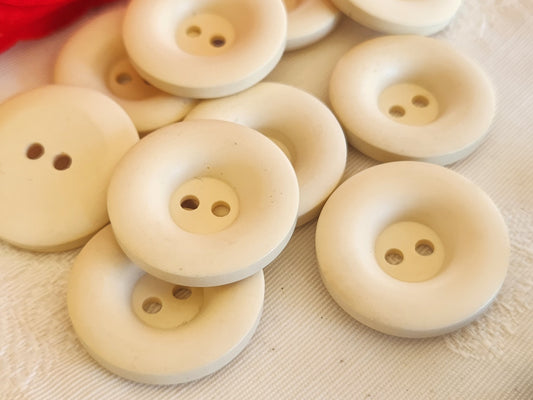 Lot 8 gros boutons vintage crème mat trous  2,7 cm ou 27 mm  réf 6275