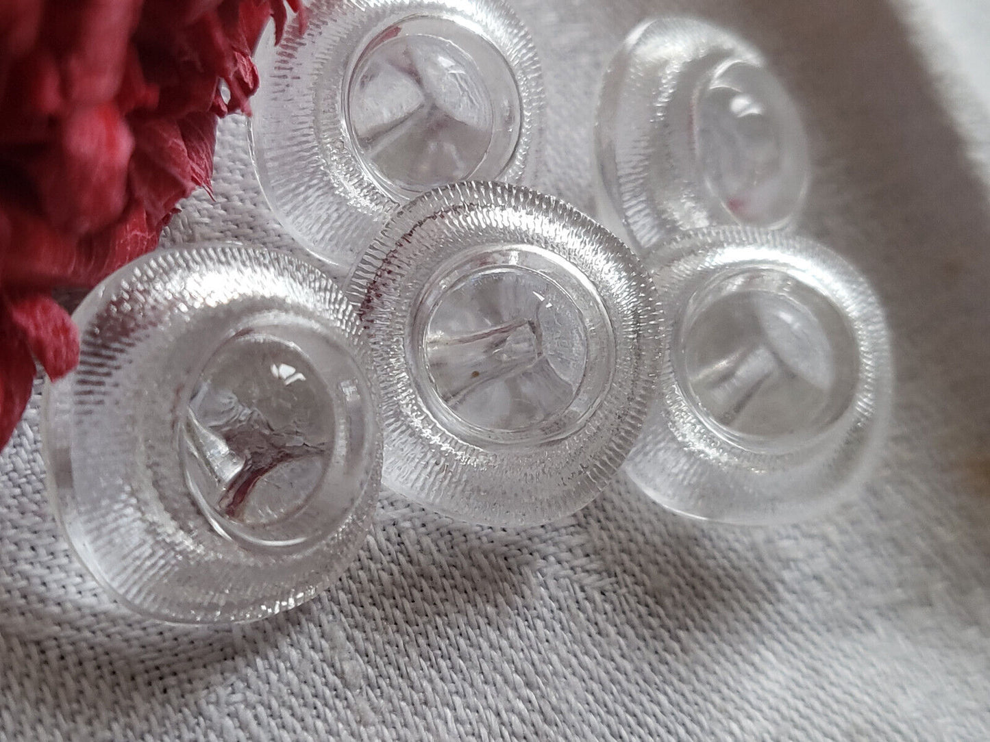 Lot 5 boutons ancien en verre transparent motif haut à pied  1,7 cm ref 5258