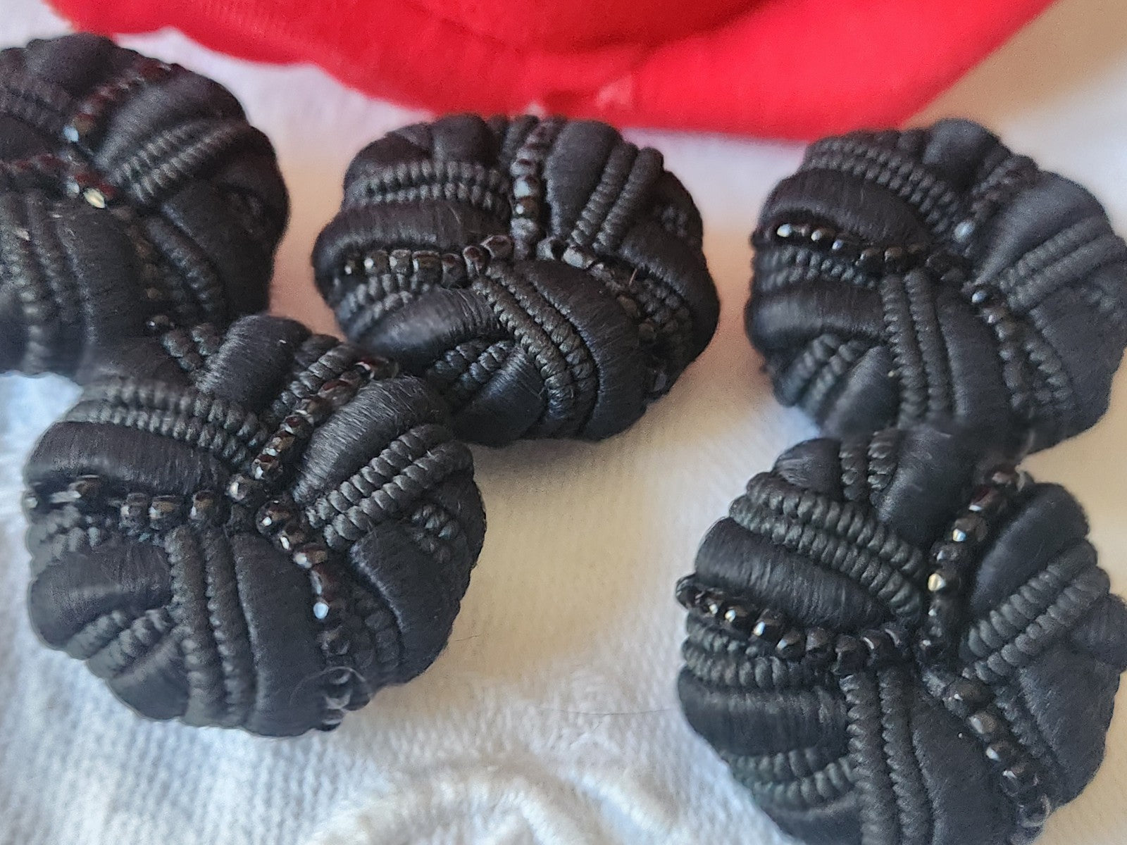 Lot 5 boutons anciens passementerie noir pied perlé  2,4 cm ref 2815