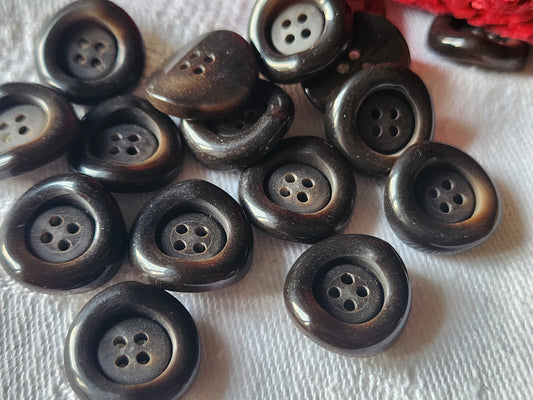 Lot 18  boutons vintage marron rebord original 1,5 cm trous ref 2051