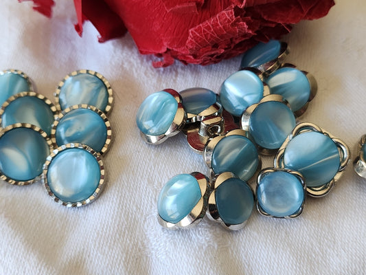 Lot 18 boutons vintage acrylique argenté bleu panaché 1,1 à 1,5 cm ref 3398