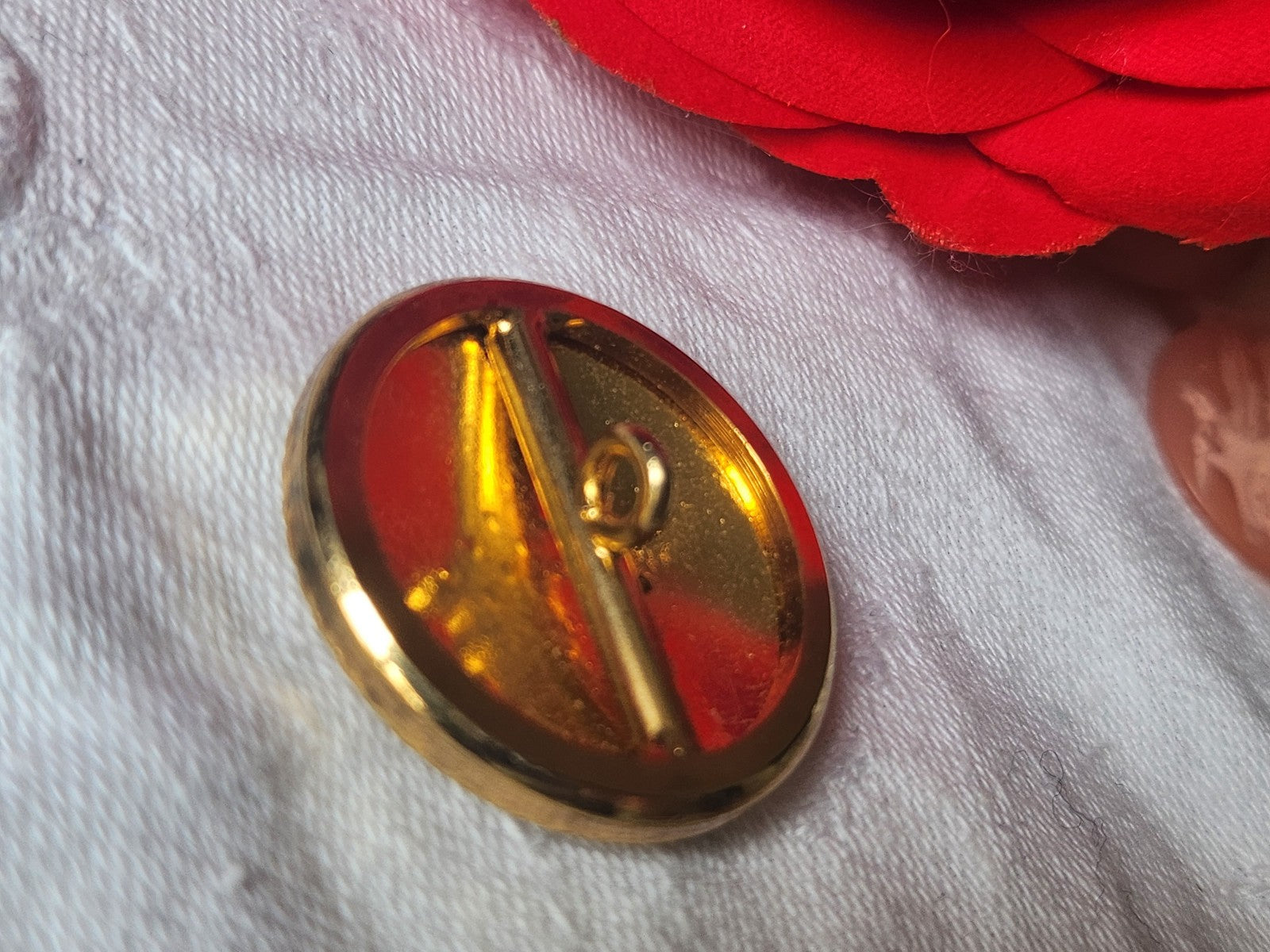 Superbe et gros bouton vintage vert metal effet strass orange 2,9 cm ref 1944
