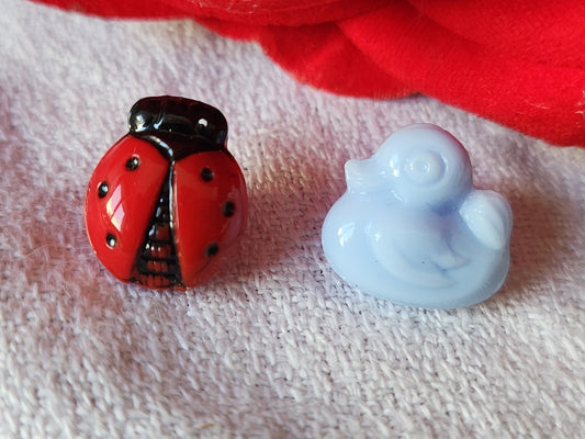 Duo boutons anciens en verre canard coccinelle au max 1,3 et 1,4 cm G19A
