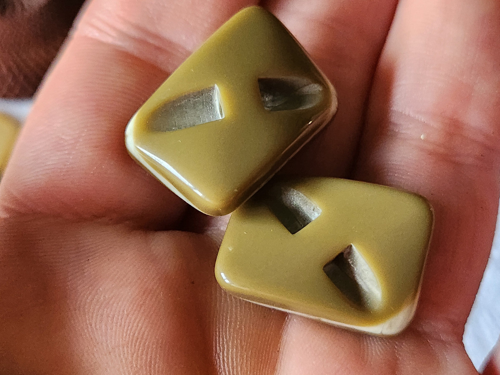 Lot  6 superbes boutons vintage marron reflet nacré 1,6 sur 2,3 cm pied ref 5795