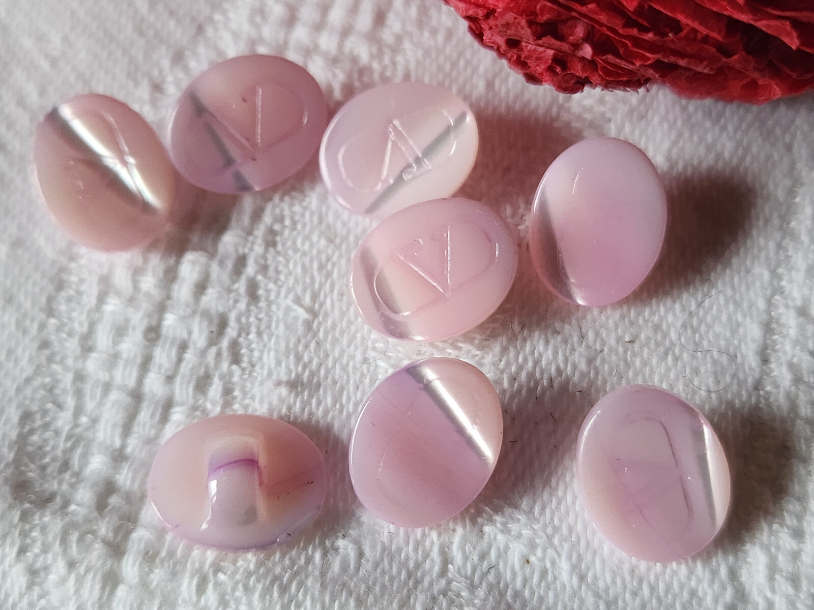 Lot 8 boutons vintage en nacre rose 1 sur 1,2 cm  Valentino Garavani ref 1717