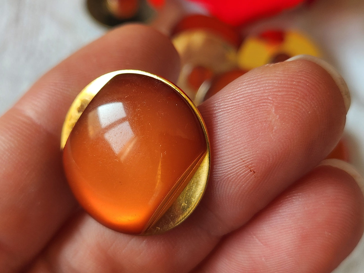 Lot 6 gros boutons vintage orangé rouge pied  2,5 cm ref 1263