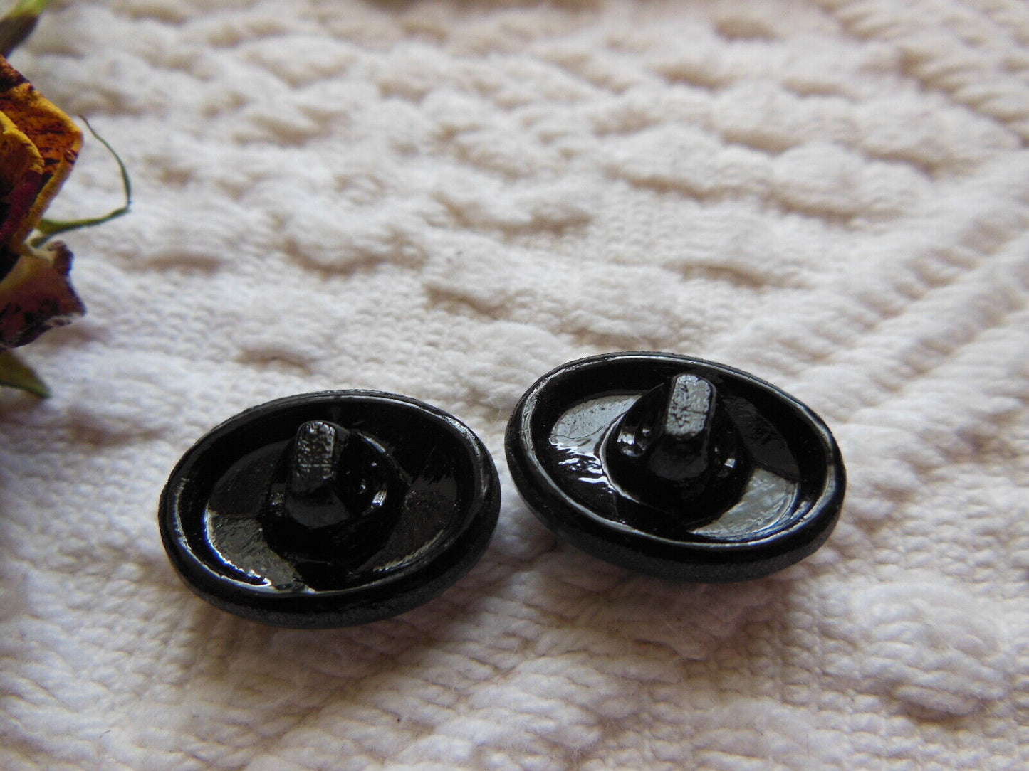 Duo boutons anthracite en verre ovale relief 1,7 sur 1,3 cm D11A