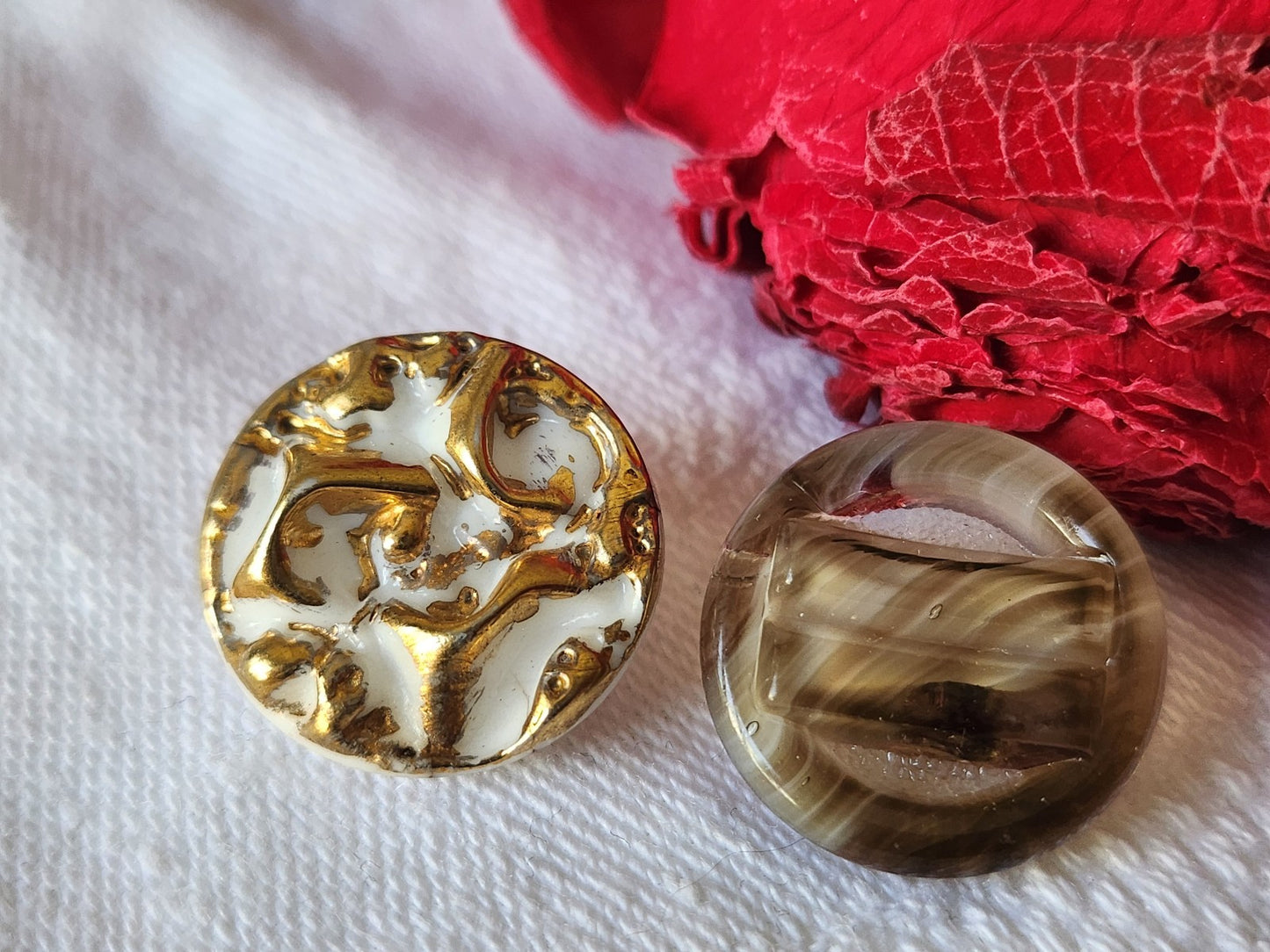 Duo boutons en verre vintage marron blanc doré pied 1,8 cm G13J