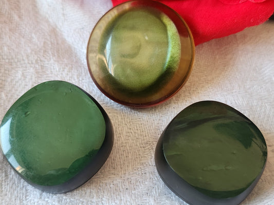 Trio volumineux boutons vintage  vert 2,3 et 2,8 cm à pied ref 5925