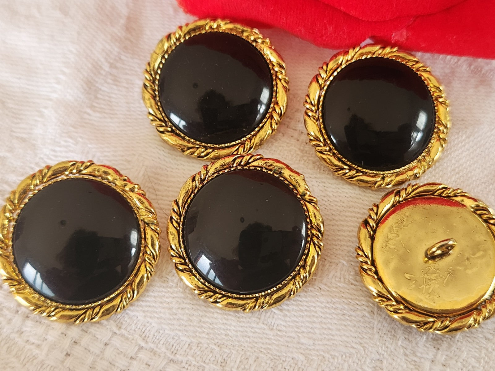 Lot 5 boutons vintage  métal coeur noir  doré 2,3 cm pied  23 mm ref 6430