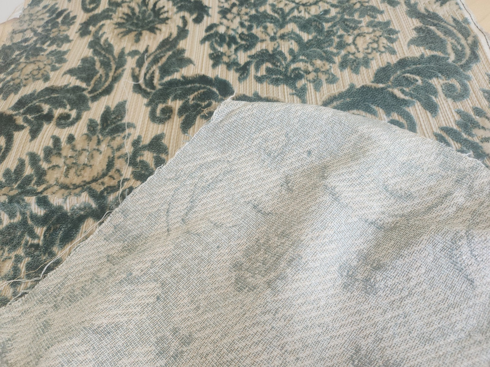 Ancien coupon de tissu tapisserie bleu écru fauteuil 133 sur 50 cm B4