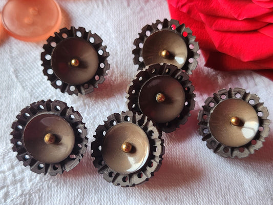 Collection lot 6 boutons anciens marron ajouré pied métal 1,9 cm ref 2104