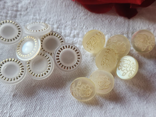 Lot 14 boutons vintage blanc creme  2 series pied  1,2 et 1,4 cm ref 2331