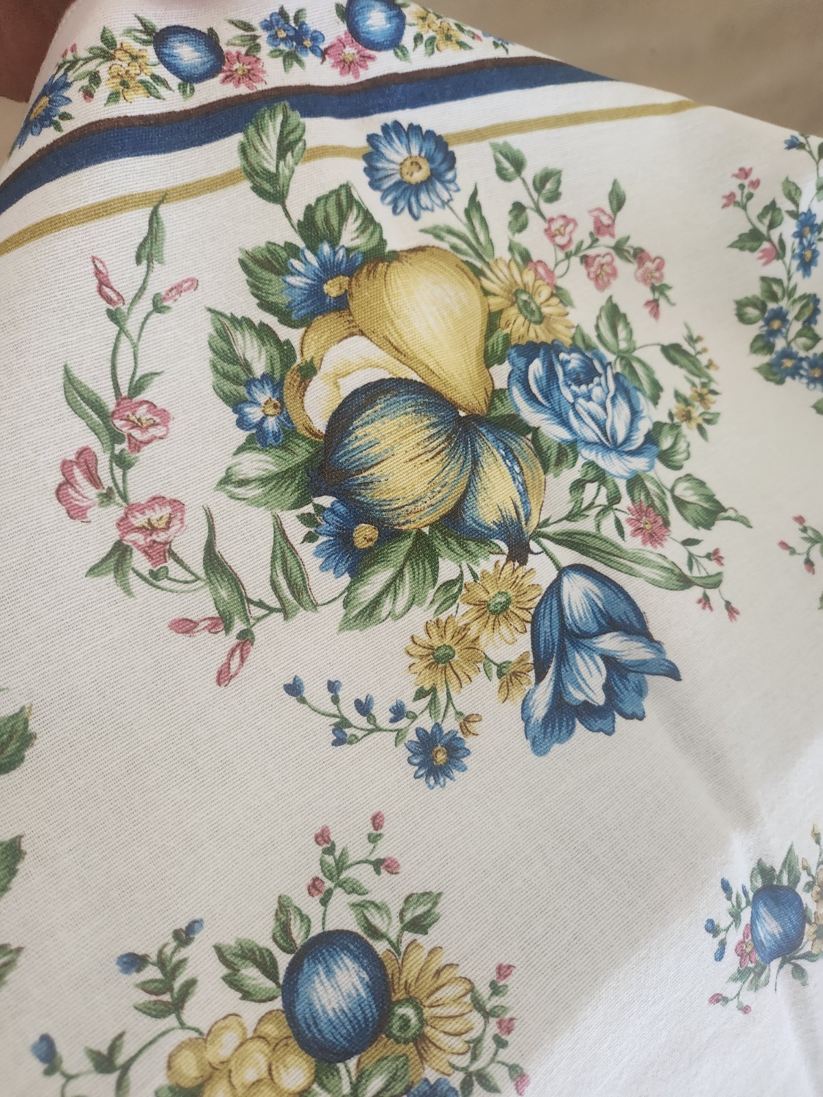 Nappe vintage motif fleur bleu 162 cm sur 134 cm coton rectangle B5